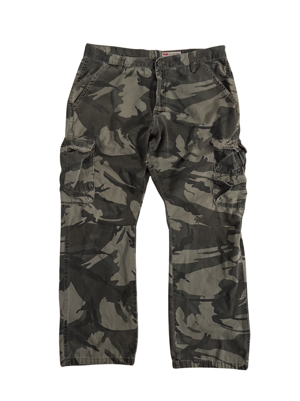 Wrangler “Relaxed Straight” Cargo Pants - Gray Camo